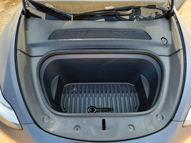 60194126 :رقم المزاد ، 5YJYGAEE0MF228239 vin ، 2021 Tesla Model  Y مزاد بيع