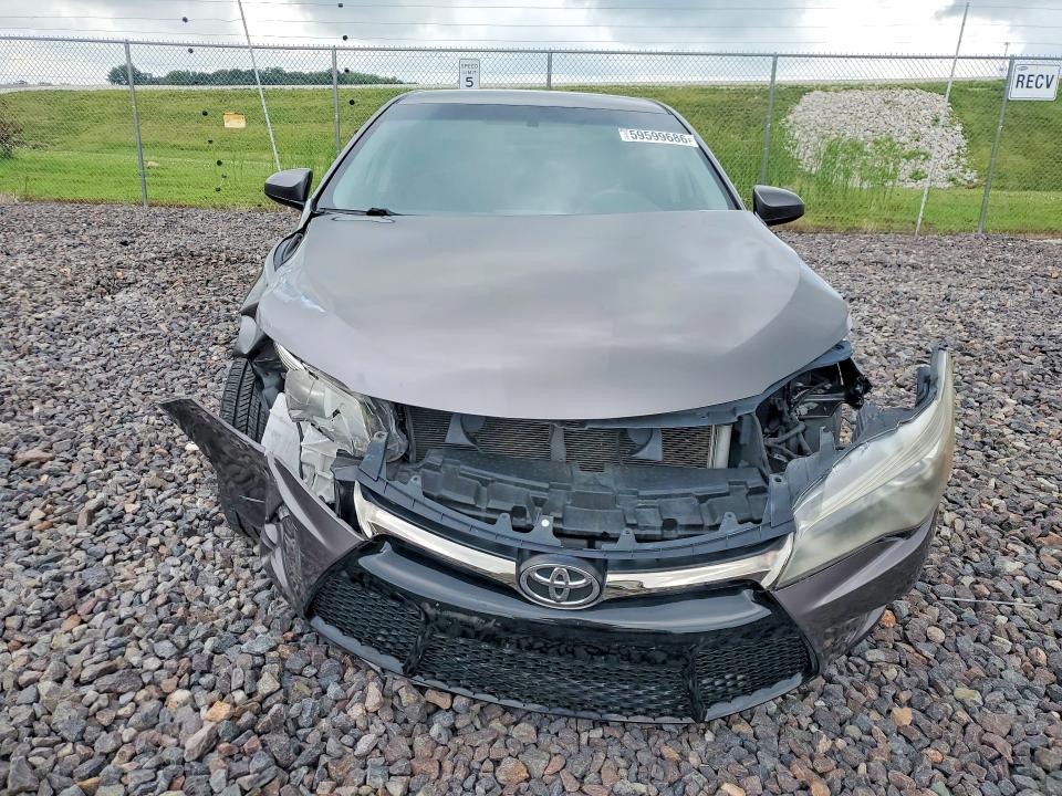 59599686 :رقم المزاد ، 4T1BF1FK4HU811953 vin ، 2017 Toyota Camry مزاد بيع
