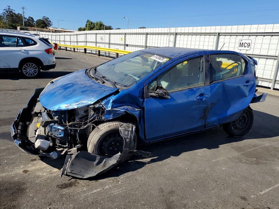 Продажа на аукционе авто 2012 Toyota Prius C, vin: JTDKDTB32C1527638, номер лота: 61439626