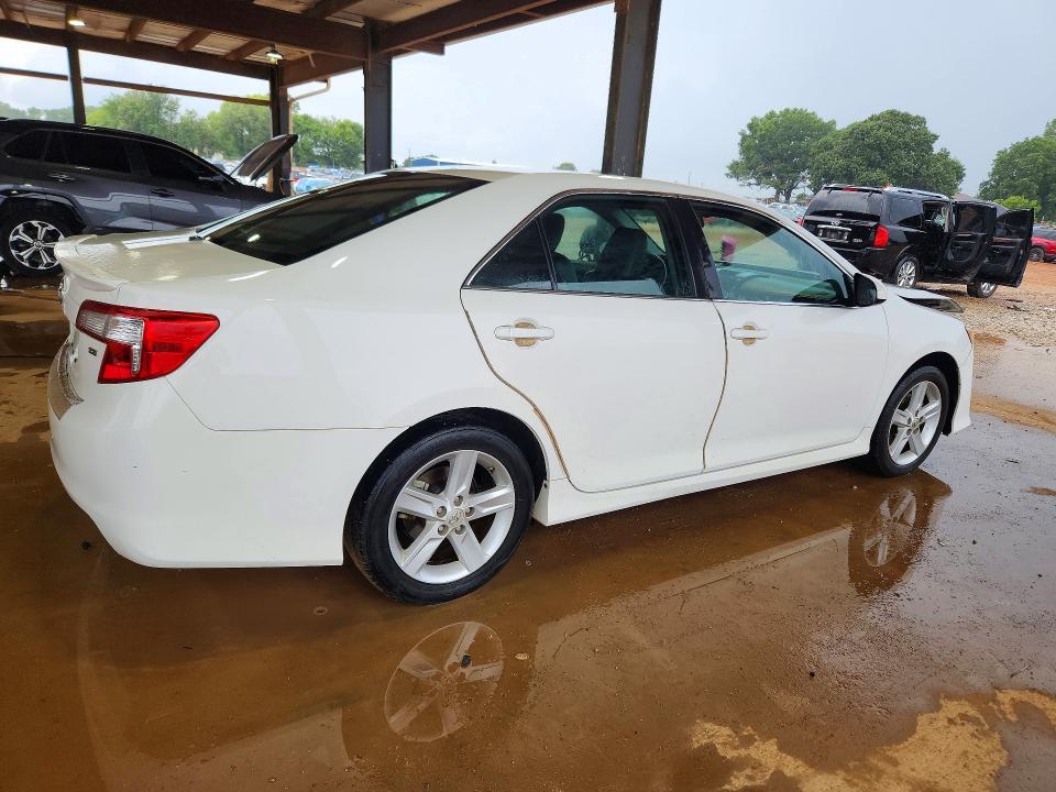 60937706 :رقم المزاد ، 4T1BF1FKXEU727616 vin ، 2014 Toyota Camry مزاد بيع
