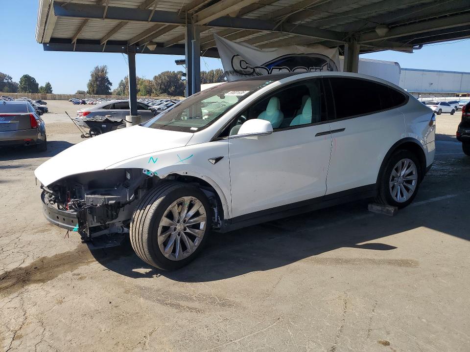 2018 Tesla Model X მანქანა იყიდება აუქციონზე, vin: 5YJXCAE21JF106367, აუქციონის ნომერი: 59001636