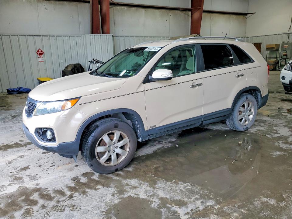 63002266 :رقم المزاد ، 5XYKTDA12BG054105 vin ، 2011 Kia Sorento مزاد بيع