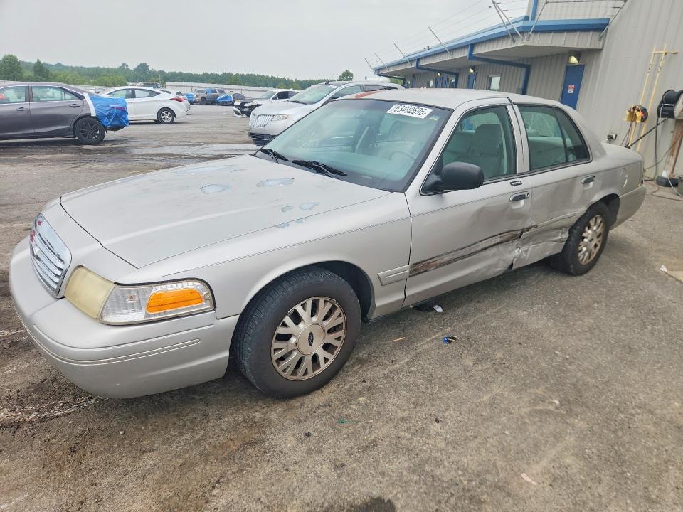 2004 Ford Crown Victoria მანქანა იყიდება აუქციონზე, vin: 2FAFP74W84X168706, აუქციონის ნომერი: 63492696