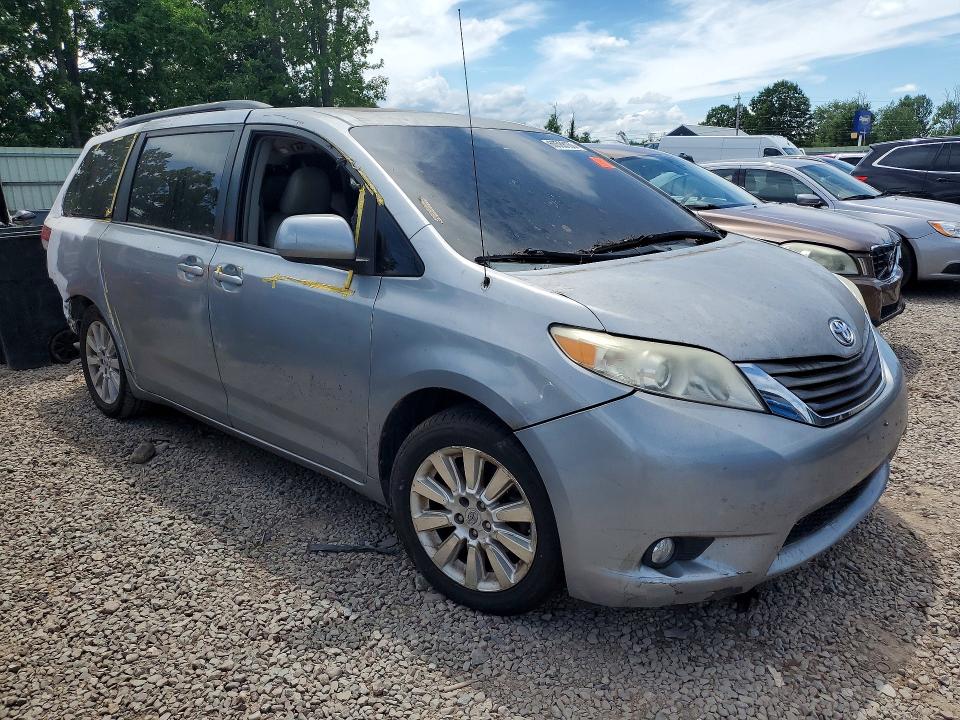 60588166 :رقم المزاد ، 5TDDK3DC5BS020908 vin ، 2011 Toyota Sienna مزاد بيع