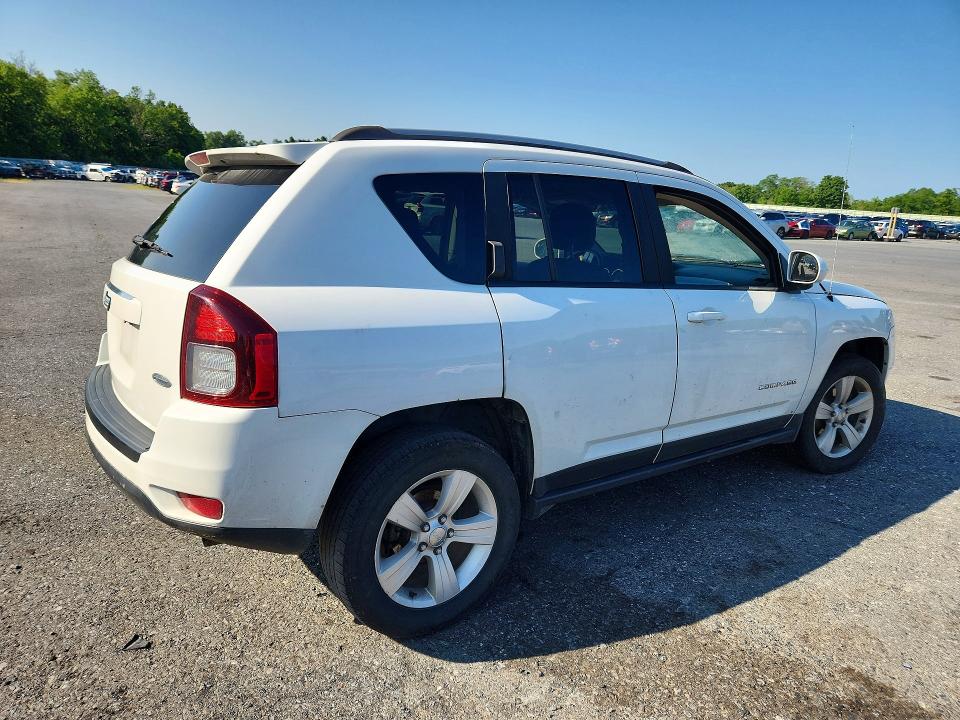 61042816 :رقم المزاد ، 1C4NJDEB4GD690942 vin ، 2016 Jeep Compass مزاد بيع