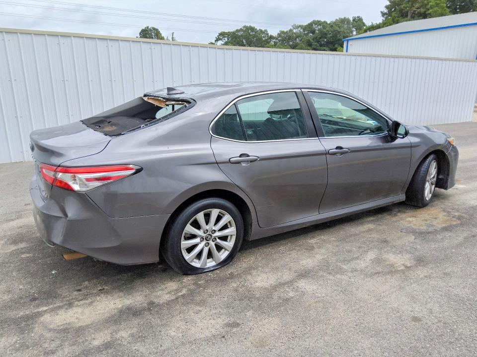 58064226 :رقم المزاد ، 4T1C11AK6LU884647 vin ، 2020 Toyota Camry مزاد بيع