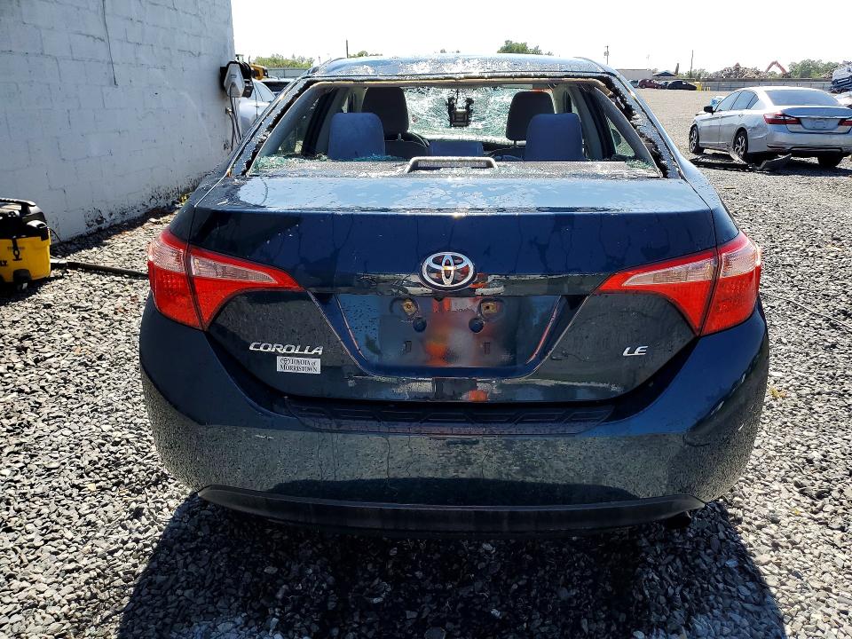 61913156 :رقم المزاد ، 2T1BURHE5JC059800 vin ، 2018 Toyota Corolla مزاد بيع