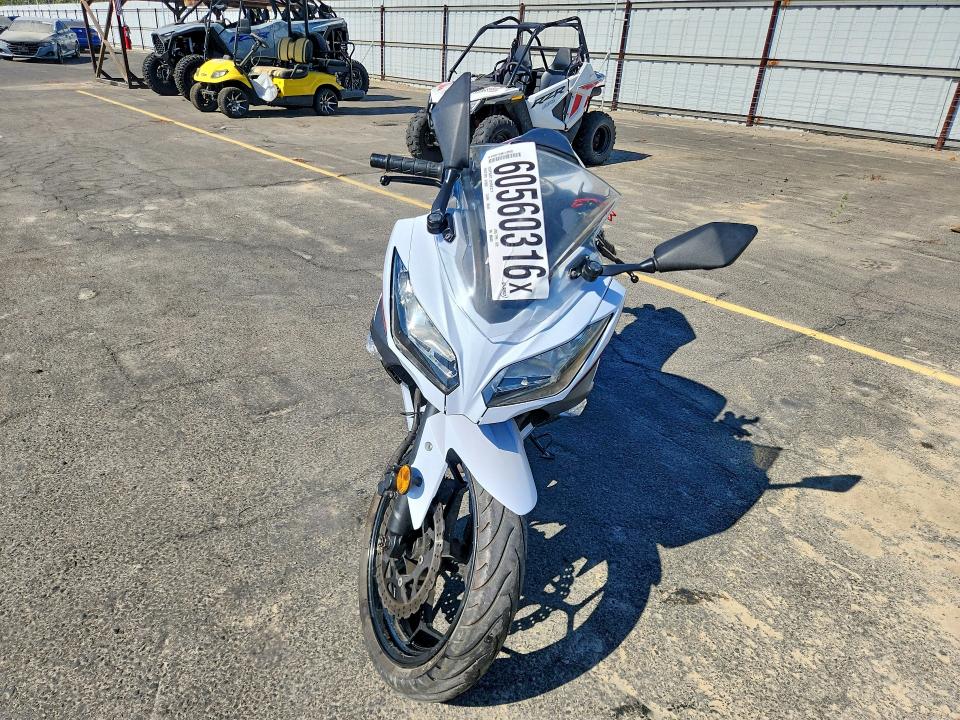60560316 :رقم المزاد ، JKAEX8A1XEA004608 vin ، 2014 Kawasaki Ex300 مزاد بيع
