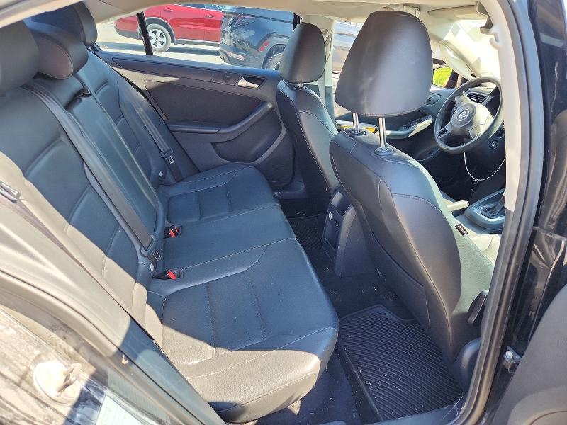 60044026 :رقم المزاد ، 3VWD17AJ5EM392702 vin ، 2014 Volkswagen Jetta مزاد بيع