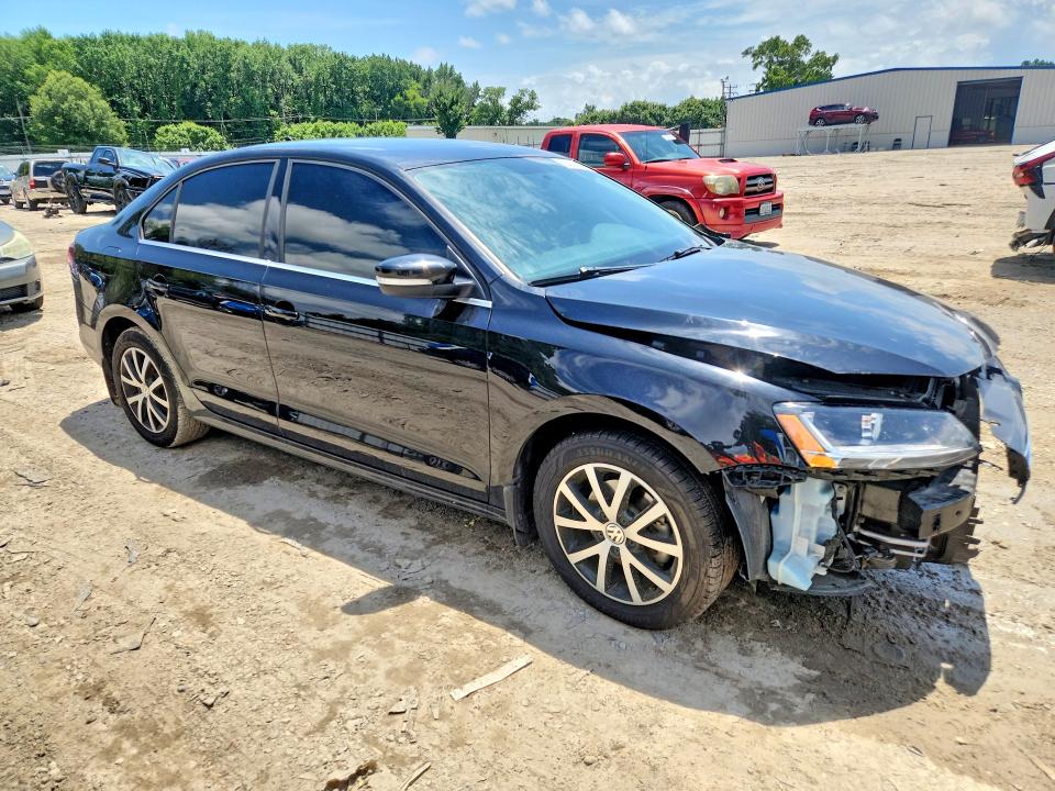60618146 :رقم المزاد ، 3VWDB7AJ7HM308459 vin ، 2017 Volkswagen Jetta مزاد بيع