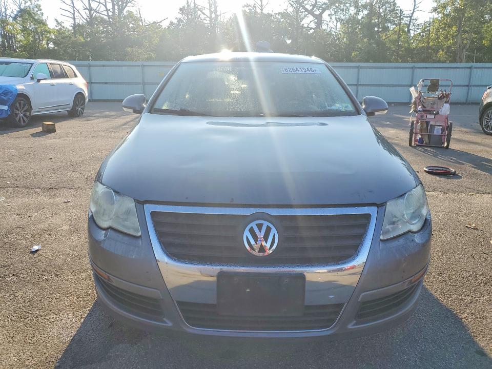 62541946 :رقم المزاد ، WVWJK73C28E217576 vin ، 2008 Volkswagen Passat مزاد بيع