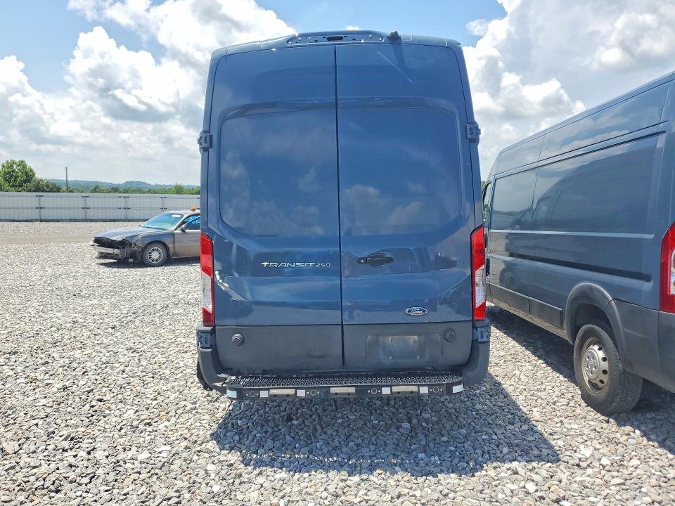 2022 Ford Transit მანქანა იყიდება აუქციონზე, vin: 1FTBR3X82NKA13825, აუქციონის ნომერი: 55708926