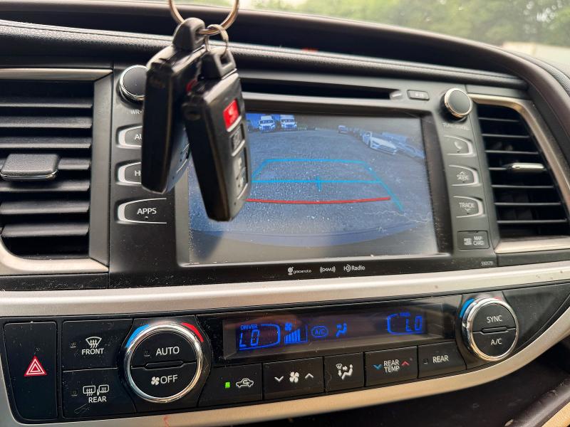 2018 Toyota Highlander მანქანა იყიდება აუქციონზე, vin: 5TDJZRFHXJS897290, აუქციონის ნომერი: 61612596