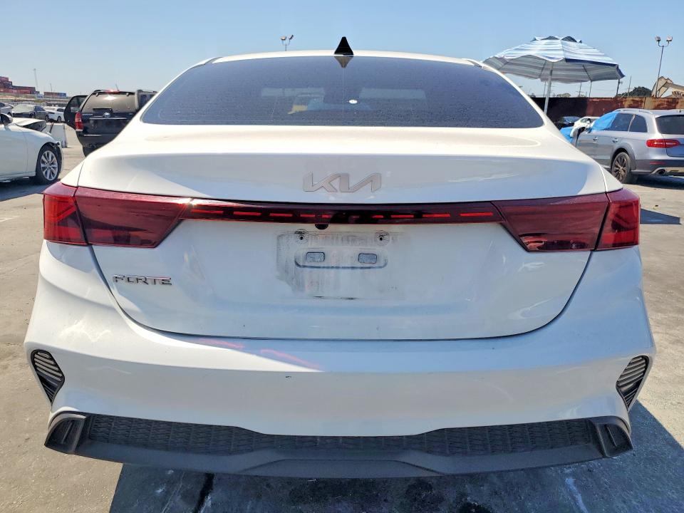 61174486 :رقم المزاد ، 3KPF24AD5NE501946 vin ، 2022 Kia Forte مزاد بيع