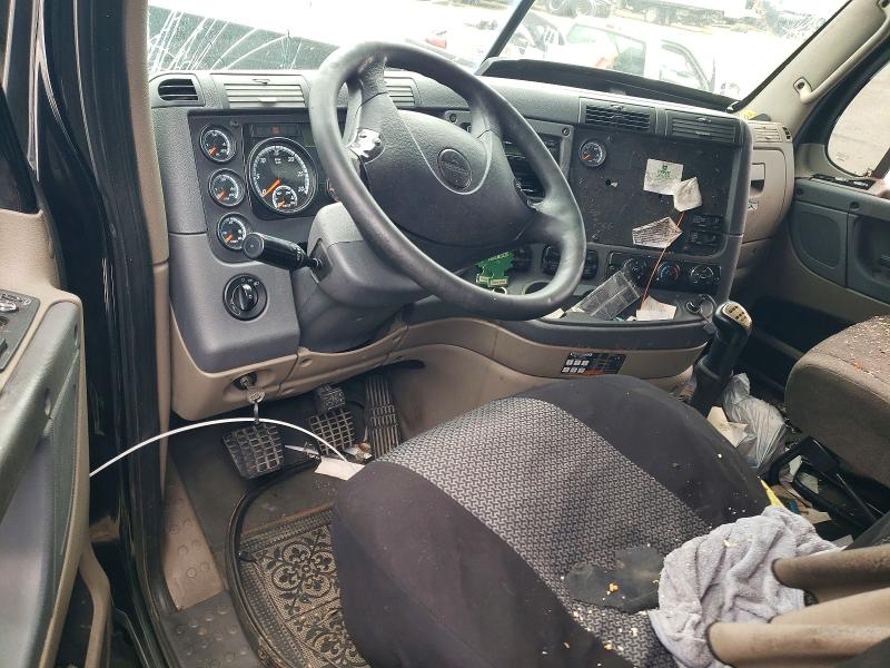 61701956 :رقم المزاد ، 1FUGGLDV1GLHA2524 vin ، 2016 Freightliner Cascadia 125 مزاد بيع