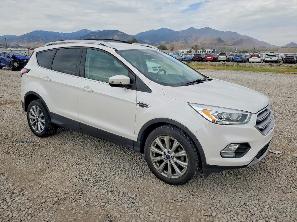 2017 Ford Escape მანქანა იყიდება აუქციონზე, vin: 1FMCU0JD2HUC19545, აუქციონის ნომერი: 62159976