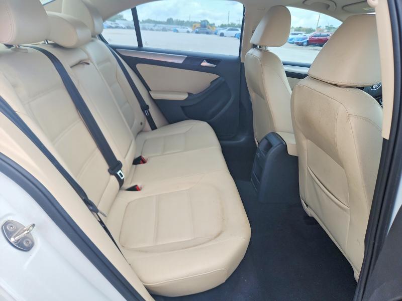 85607065 :رقم المزاد ، 3VWDB7AJ4HM399285 vin ، 2017 Volkswagen Jetta مزاد بيع