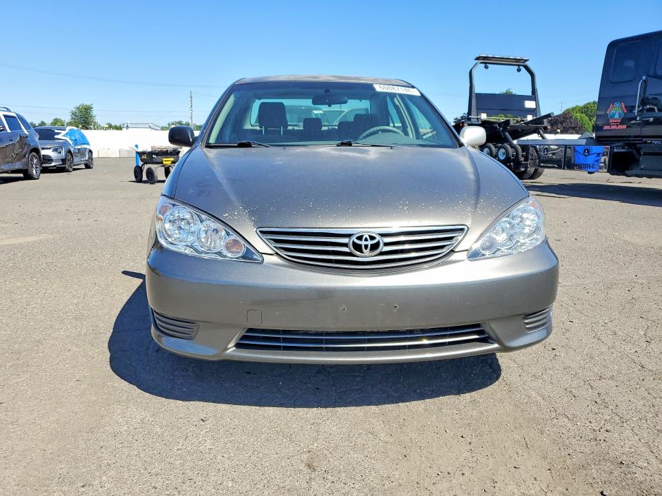 60887146 :رقم المزاد ، JTDBE32K953034485 vin ، 2005 Toyota Camry مزاد بيع
