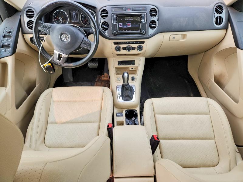 60817746 :رقم المزاد ، WVGSV7AX2HK015030 vin ، 2017 Volkswagen Tiguan مزاد بيع