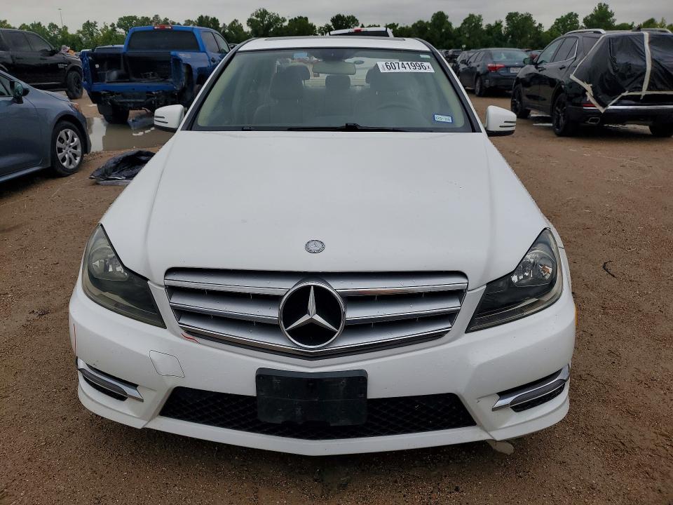 2013 Mercedes-benz C მანქანა იყიდება აუქციონზე, vin: WDDGF4HB6DA825346, აუქციონის ნომერი: 60741996