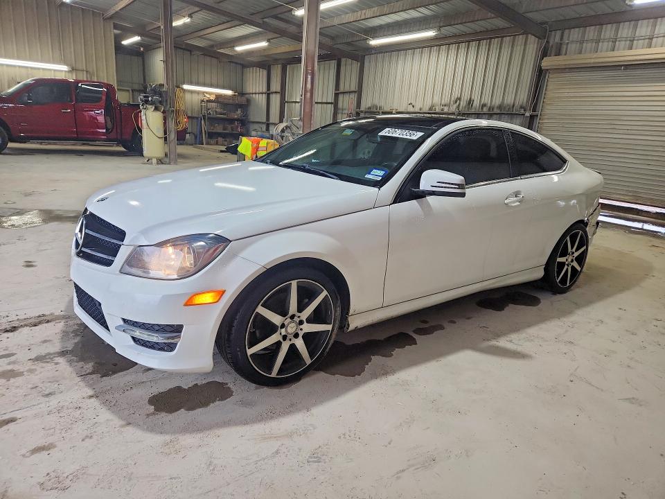 Продажа на аукционе авто 2015 Mercedes-benz C, vin: WDDGJ4HB8FG369249, номер лота: 60670356