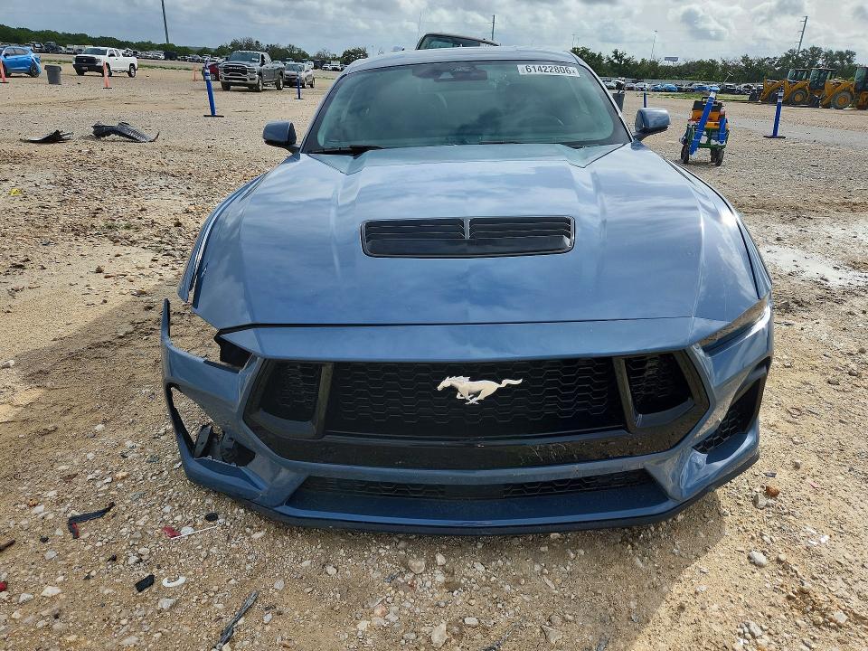 61422806 :رقم المزاد ، 1FA6P8CF6T5405894 vin ، 2026 Ford Mustang مزاد بيع