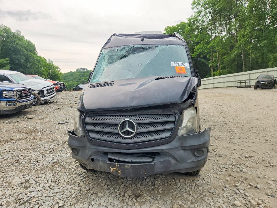 60933626 :رقم المزاد ، 8BRPE8DD8GE127571 vin ، 2016 Mercedes-benz Sprinter مزاد بيع