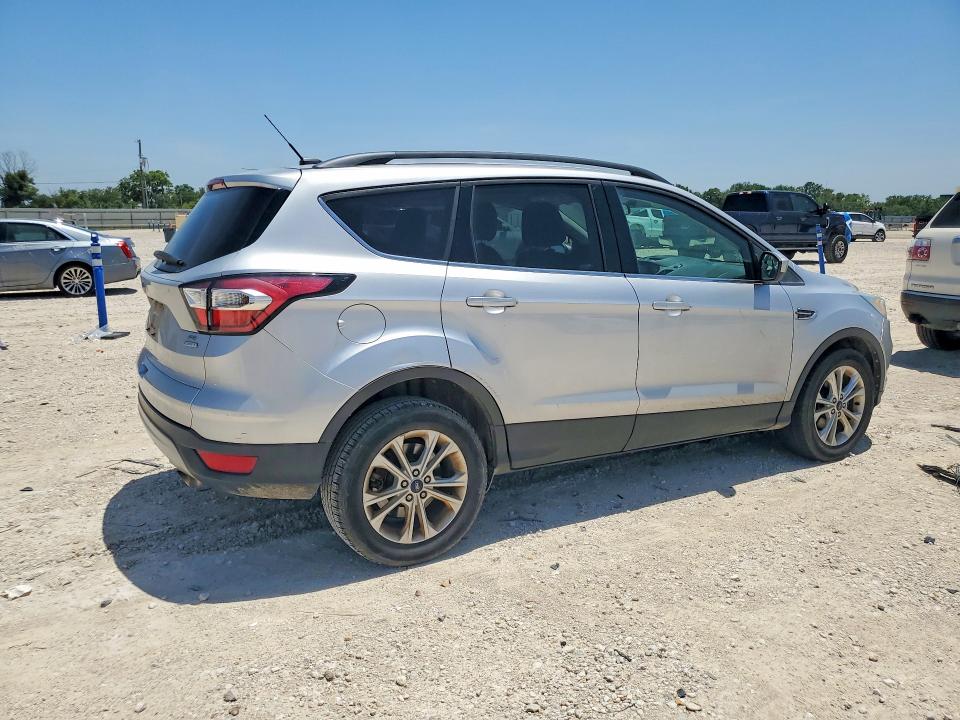 2017 Ford Escape მანქანა იყიდება აუქციონზე, vin: 1FMCU0GDXHUB90271, აუქციონის ნომერი: 61998876
