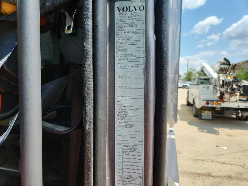 2015 Volvo Vnl 670 მანქანა იყიდება აუქციონზე, vin: 4V4NC9EH9FN922251, აუქციონის ნომერი: 61641656