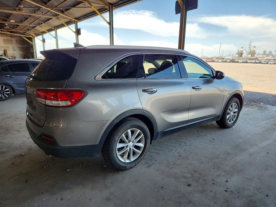 60881106 :رقم المزاد ، 5XYPGDA34JG401587 vin ، 2018 Kia Sorento مزاد بيع