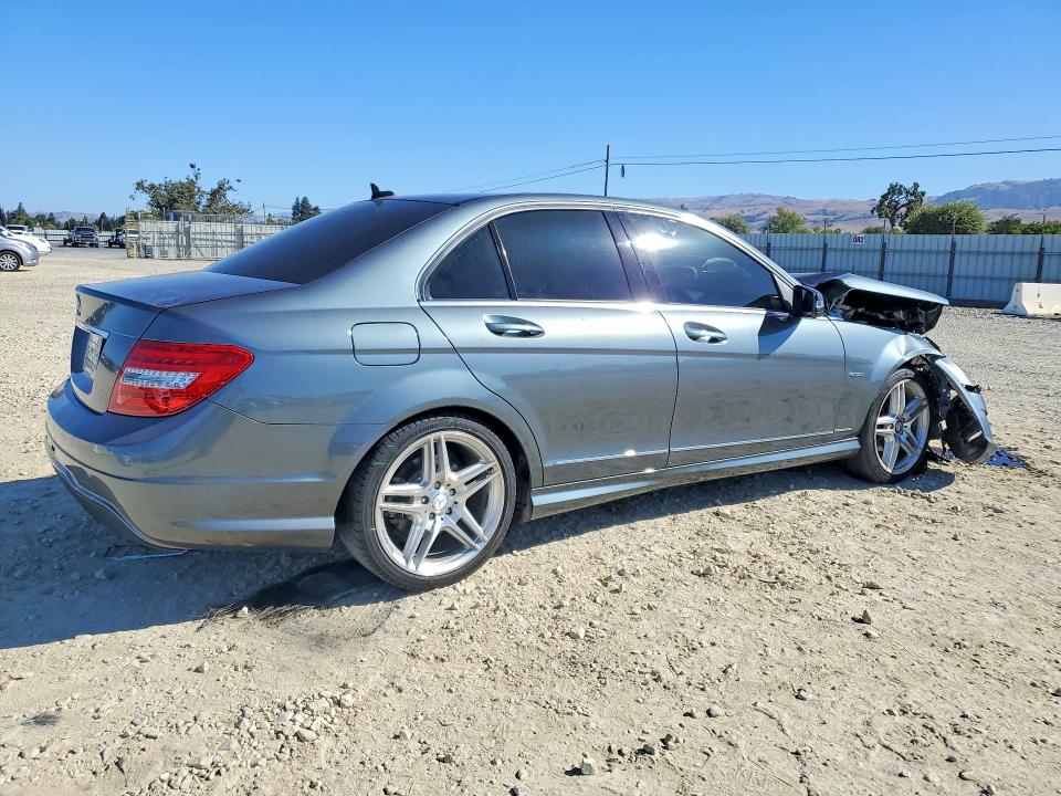 2012 Mercedes-benz C მანქანა იყიდება აუქციონზე, vin: WDDGF4HB7CR240422, აუქციონის ნომერი: 62632196