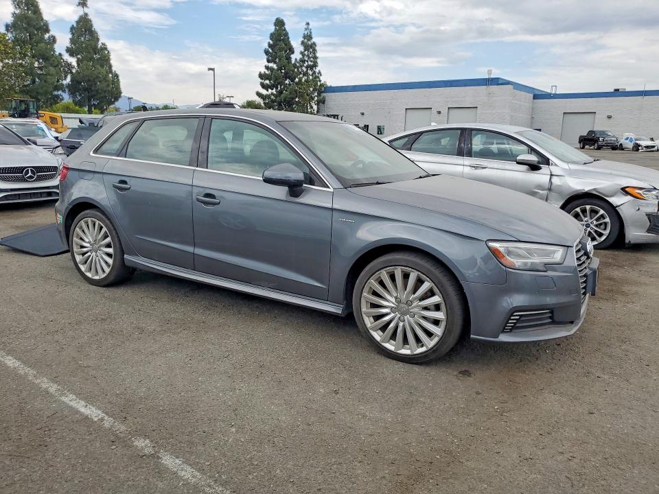 Продаж на аукціоні авто 2017 Audi A3, vin: WAUTPBFF6HA103409, номер лоту: 61574676
