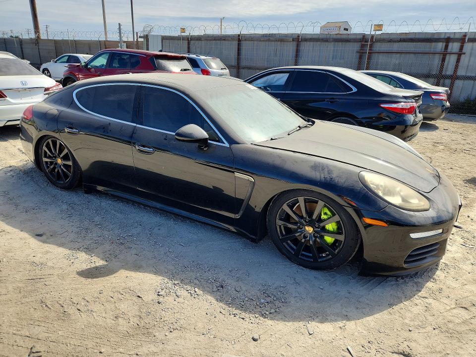 61624736 :رقم المزاد ، WP0AD2A70FL040716 vin ، 2015 Porsche Panamera مزاد بيع
