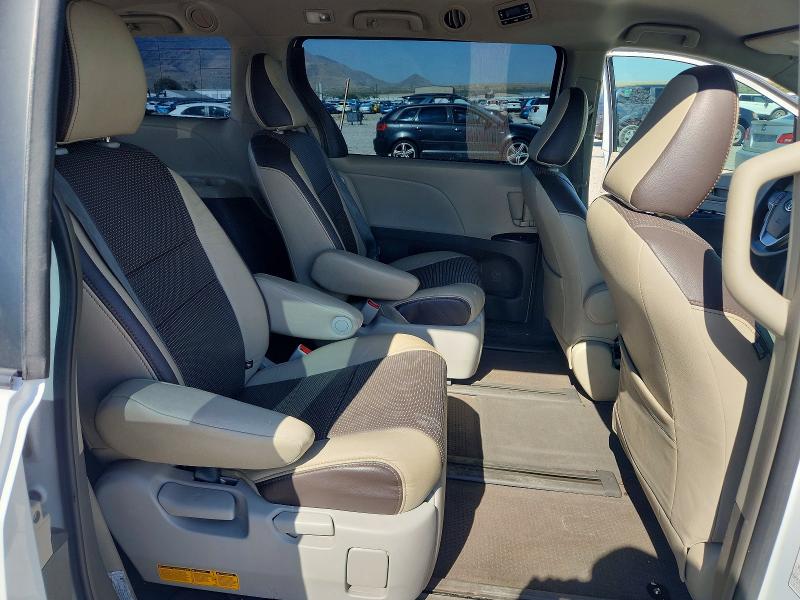62540566 :رقم المزاد ، 5TDZZ3DC3HS864343 vin ، 2017 Toyota Sienna مزاد بيع