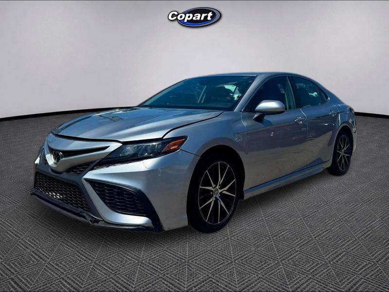 63116726 :رقم المزاد ، 4T1G11AK3MU604122 vin ، 2021 Toyota Camry مزاد بيع