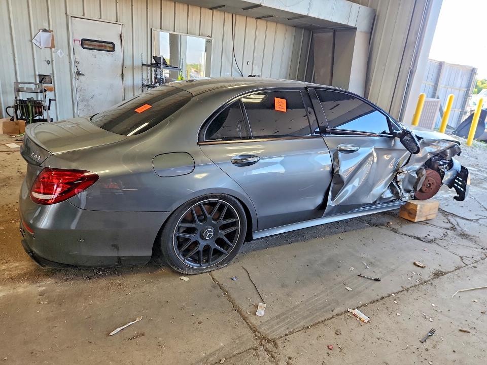 60858286 :رقم المزاد ، WDDZF6EBXJA391761 vin ، 2018 Mercedes-benz E مزاد بيع