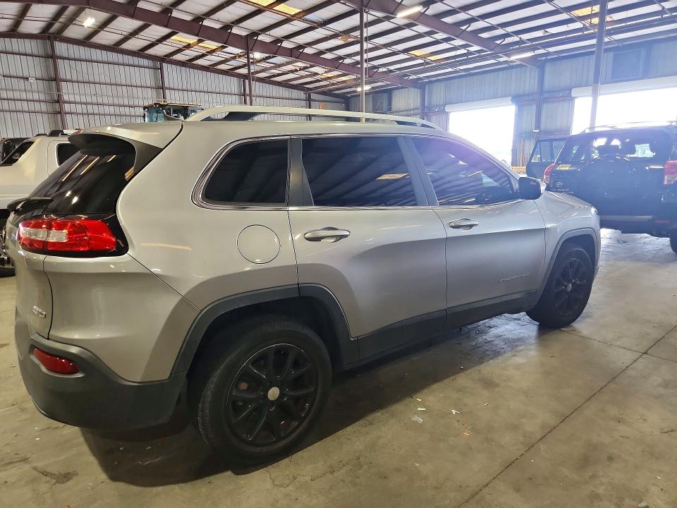 61615976 :رقم المزاد ، 1C4PJLCB2HW526746 vin ، 2017 Jeep Cherokee مزاد بيع