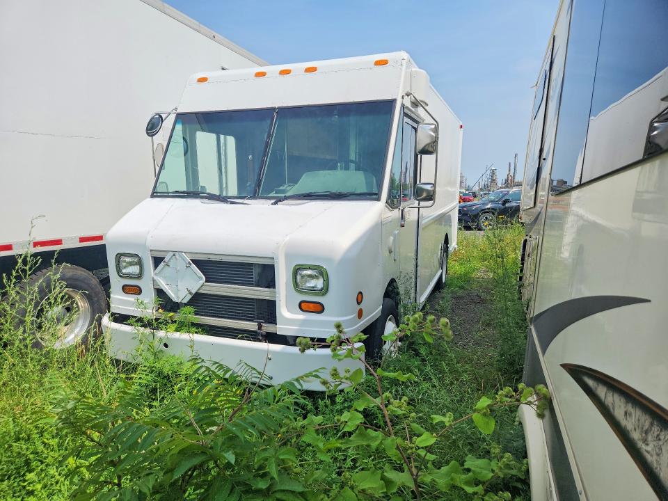 59364306 :رقم المزاد ، 4UZAANBW06CW23394 vin ، 2006 Freightliner Chassis مزاد بيع