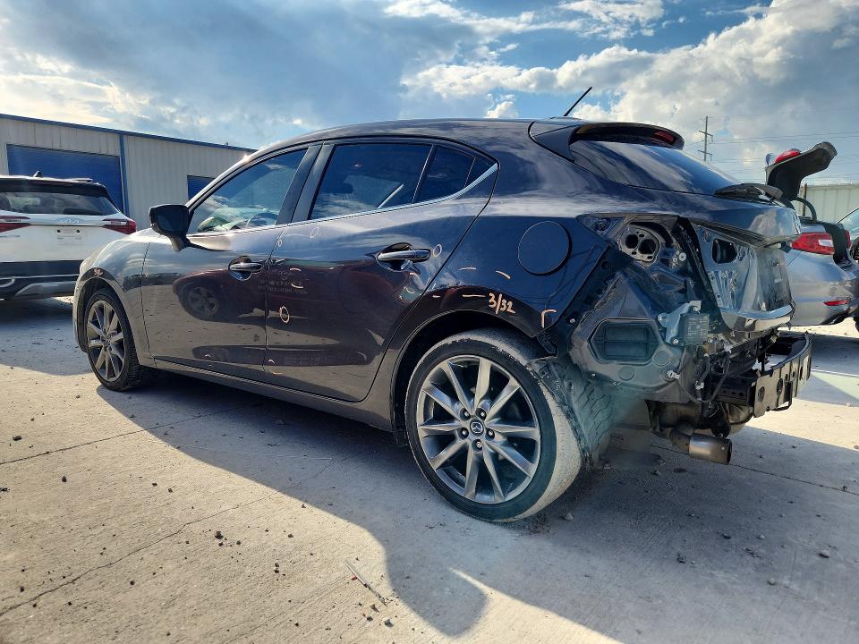 60582726 :رقم المزاد ، 3MZBN1L38JM261443 vin ، 2018 Mazda 3 مزاد بيع