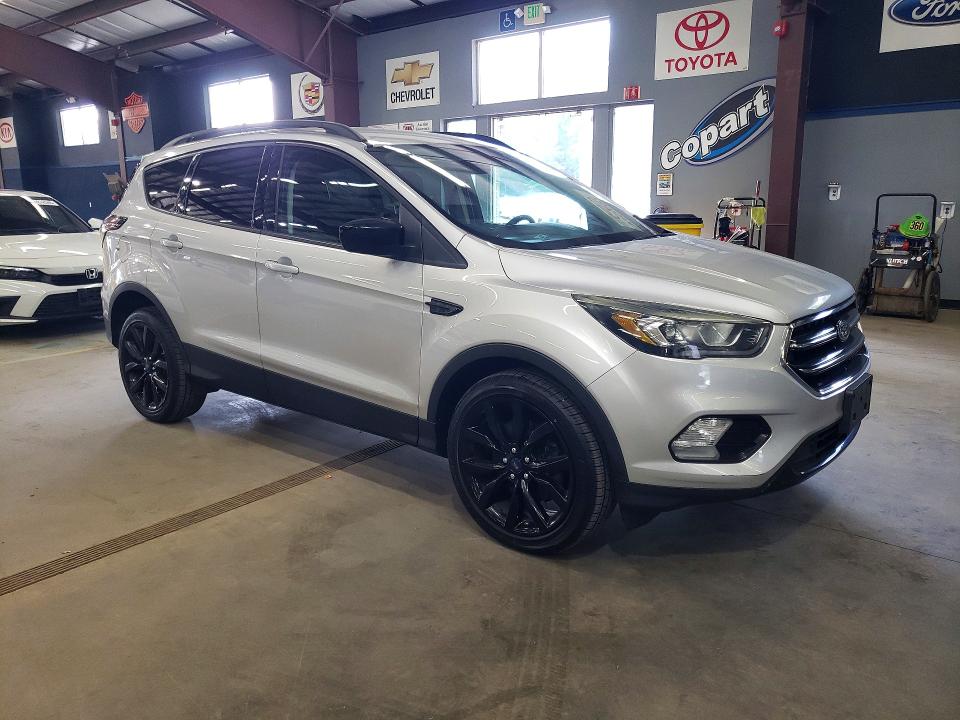 59972466 :رقم المزاد ، 1FMCU9GDXJUB01163 vin ، 2018 Ford Escape مزاد بيع