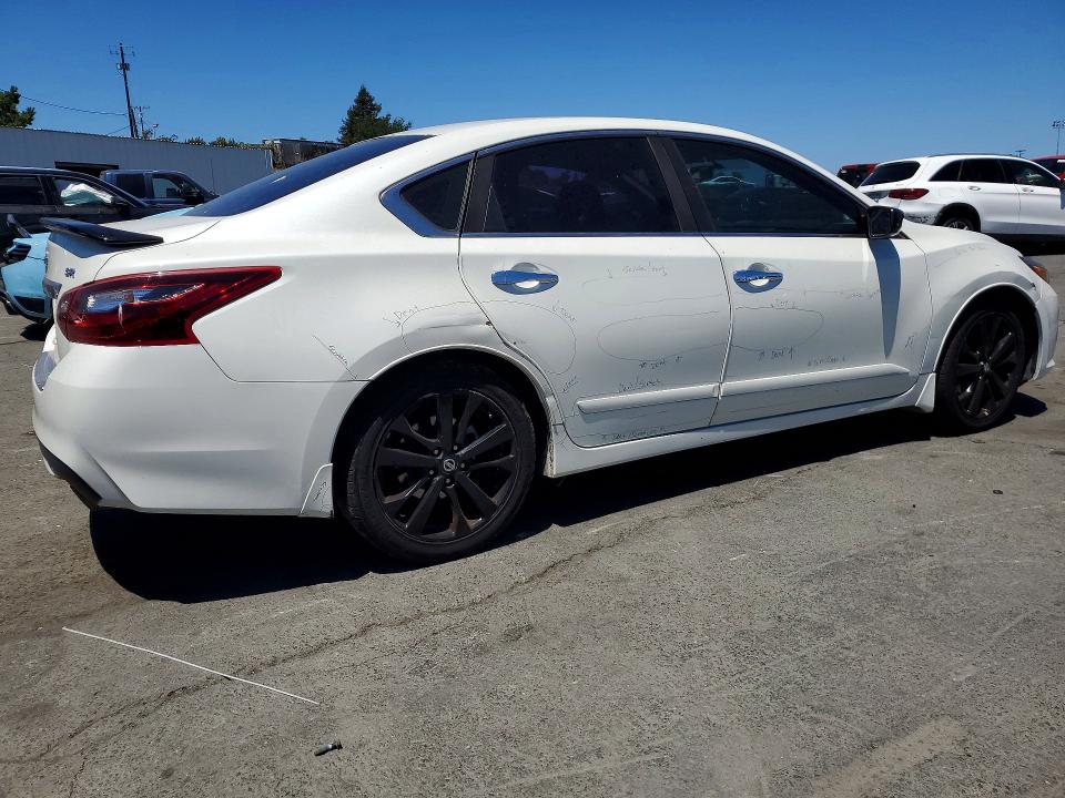 2017 Nissan Altima მანქანა იყიდება აუქციონზე, vin: 1N4AL3AP3HC175206, აუქციონის ნომერი: 63029576