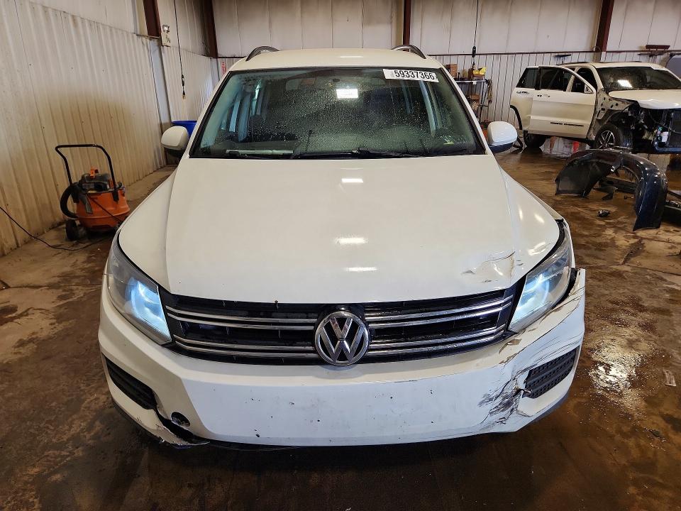2015 Volkswagen Tiguan მანქანა იყიდება აუქციონზე, vin: WVGBV7AX9FW582633, აუქციონის ნომერი: 59337366