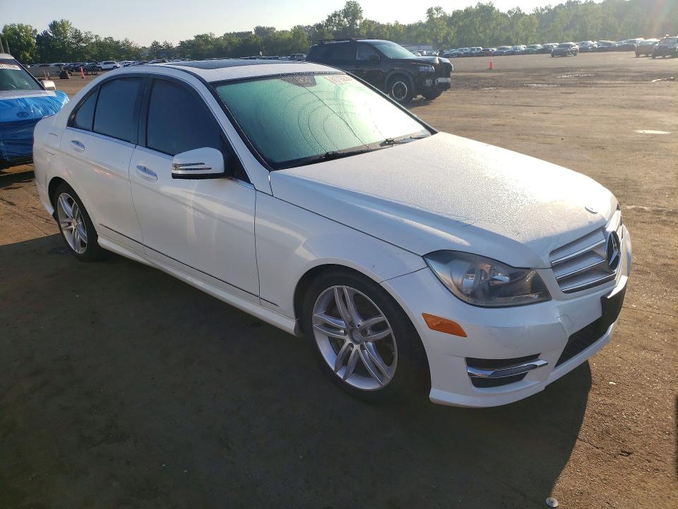 Продажа на аукционе авто 2013 Mercedes-benz C, vin: WDDGF8AB6DR287945, номер лота: 61718236