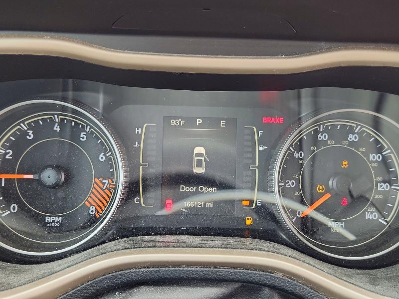 60405956 :رقم المزاد ، 1C4PJMCS5FW744943 vin ، 2015 Jeep Cherokee مزاد بيع