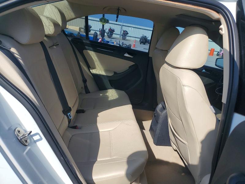 Продажа на аукционе авто 2015 Volkswagen Jetta, vin: 3VWLA7AJ1FM412828, номер лота: 63037816