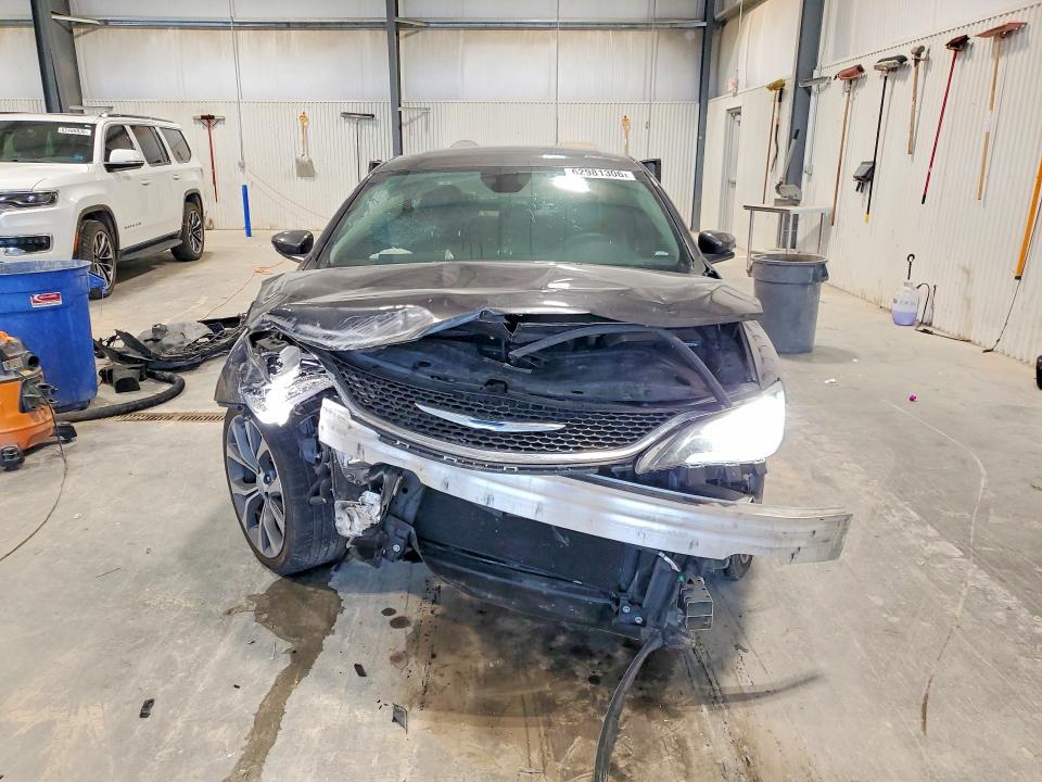 62981306 :رقم المزاد ، 1C3CCCEG3FN540583 vin ، 2015 Chrysler 200 مزاد بيع