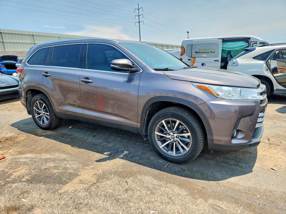 Продаж на аукціоні авто 2019 Toyota Highlander, vin: 5TDJZRFH6KS581595, номер лоту: 59838636