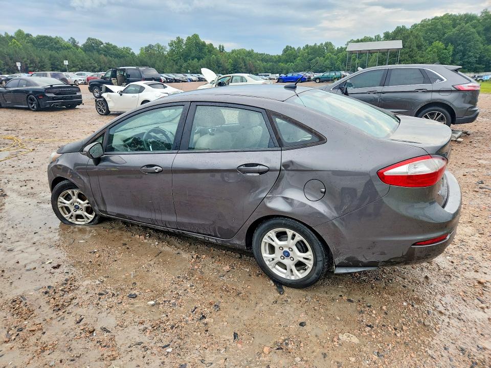 62093856 :رقم المزاد ، 3FADP4BJ7FM110369 vin ، 2015 Ford Fiesta مزاد بيع