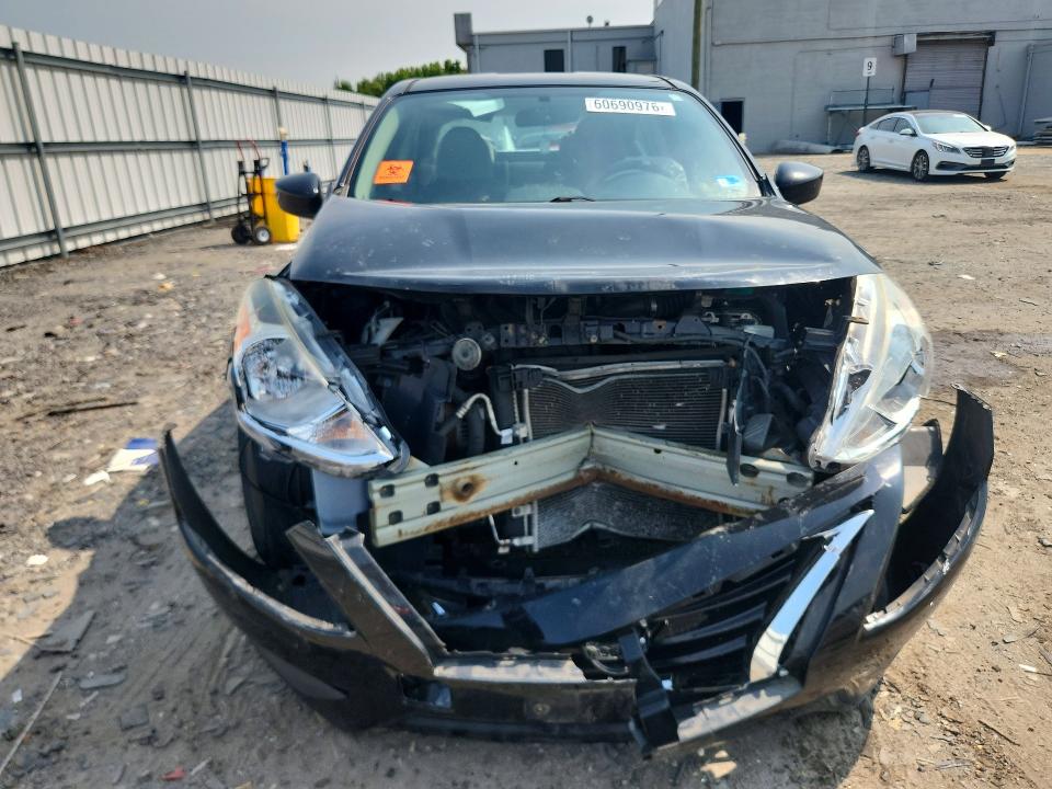 60690976 :رقم المزاد ، 3N1CN7AP9GL881106 vin ، 2016 Nissan Versa مزاد بيع