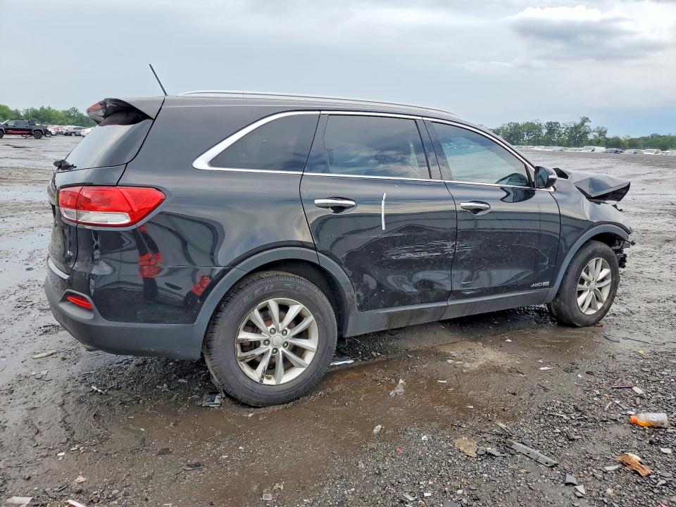 60626556 :رقم المزاد ، 5XYPGDA57HG292487 vin ، 2017 Kia Sorento مزاد بيع